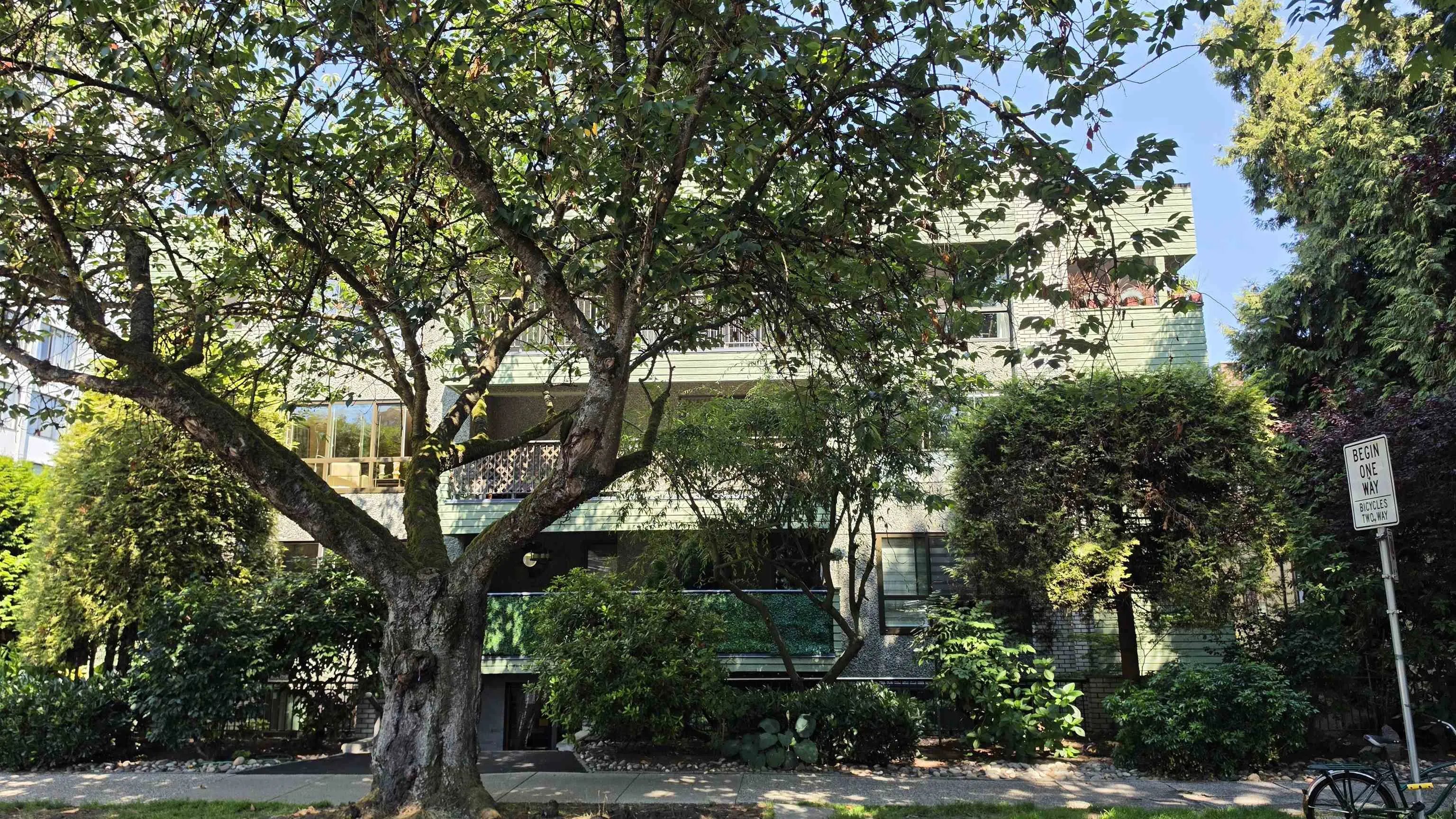 1717 Haro Street #406
