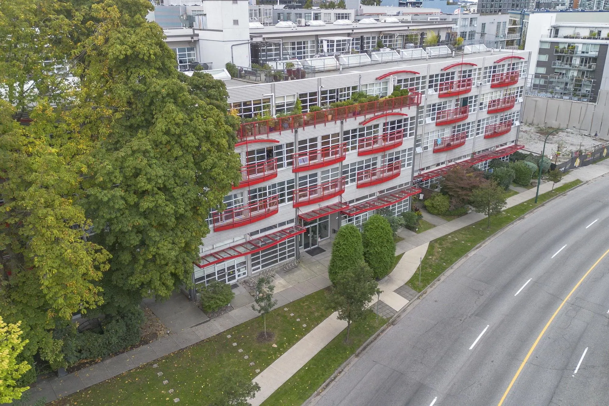 350 E 2nd Avenue #424
