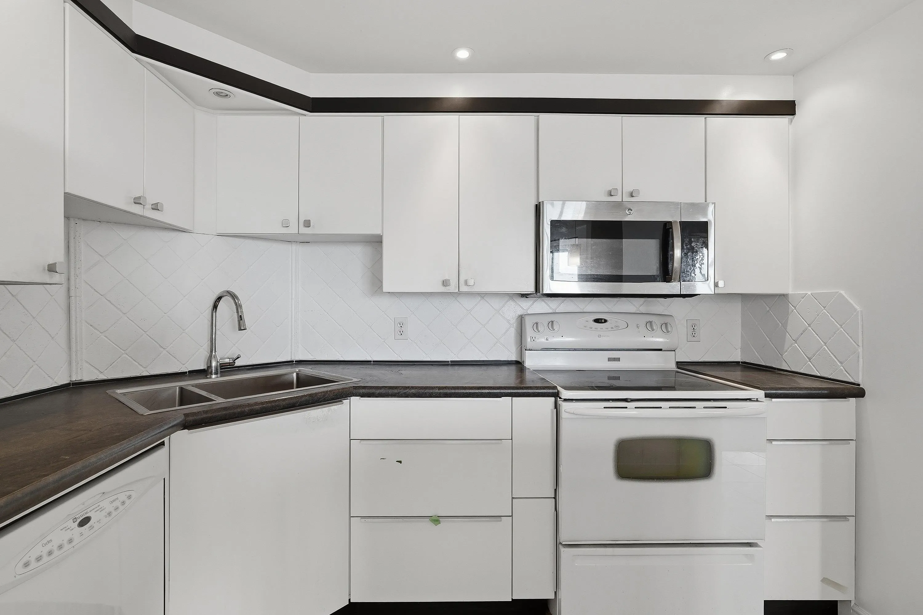 1480 Foster Street #303