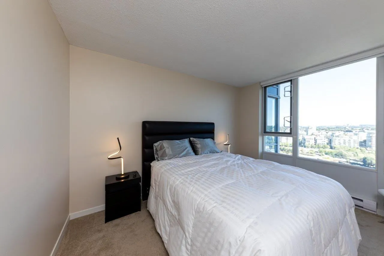 1033 Marinaside Crescent #2905