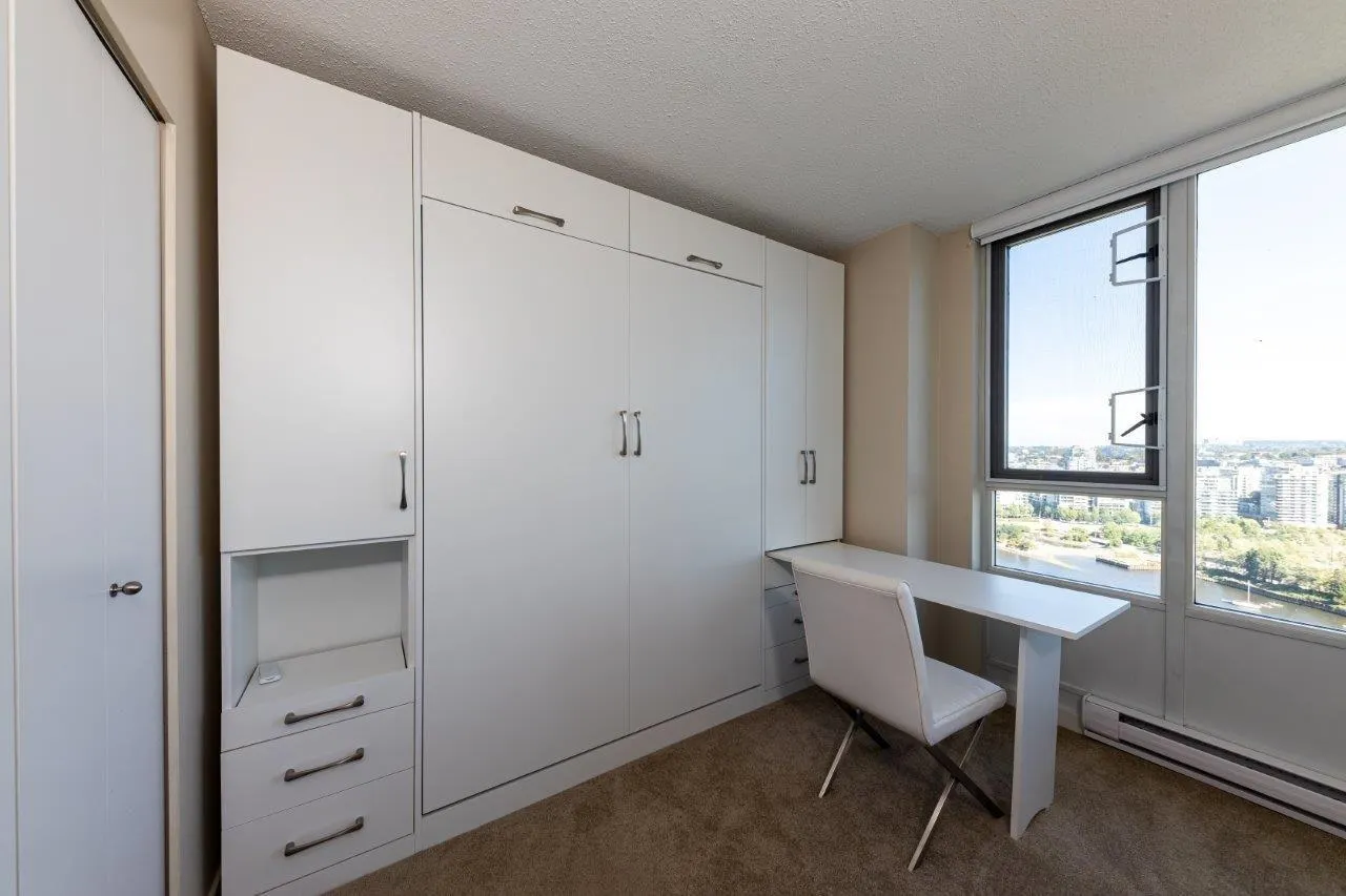 1033 Marinaside Crescent #2905