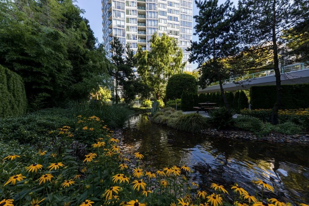 1033 Marinaside Crescent #2905
