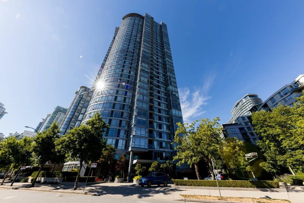 1033 Marinaside Crescent #2905