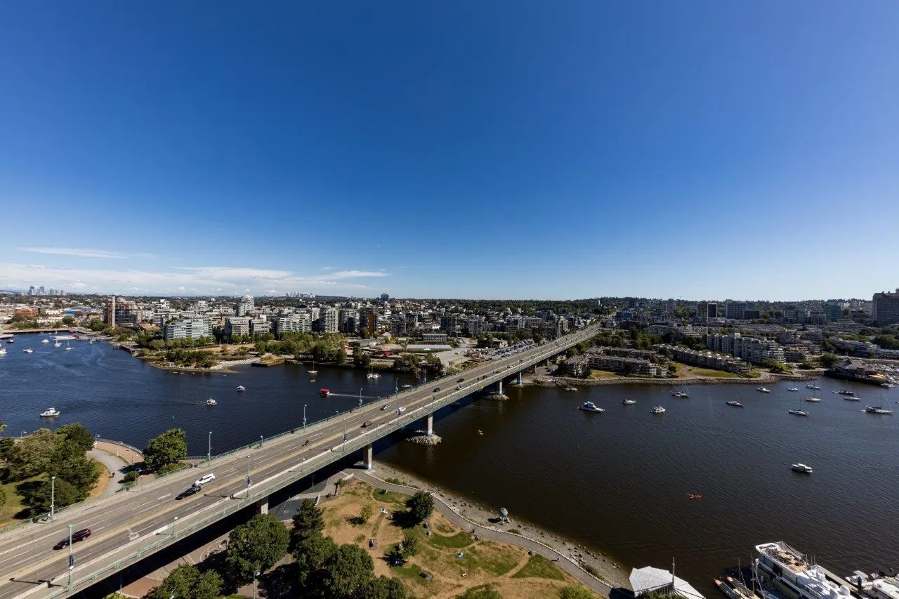 1033 Marinaside Crescent #2905