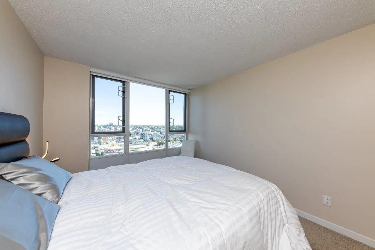 1033 Marinaside Crescent #2905