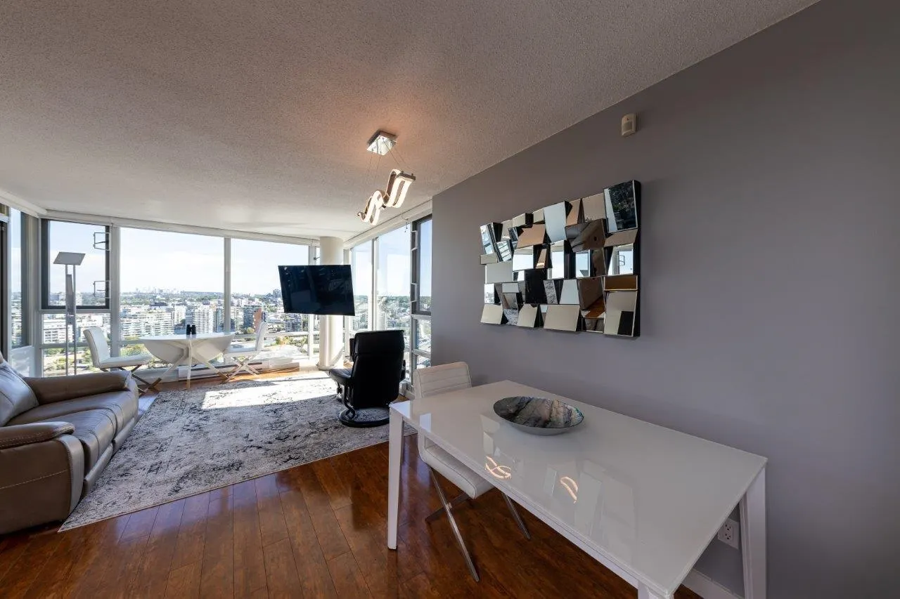 1033 Marinaside Crescent #2905