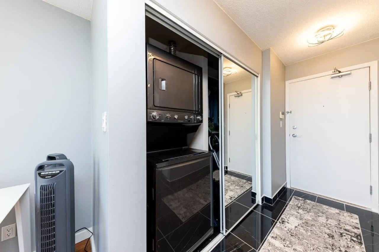 1033 Marinaside Crescent #2905