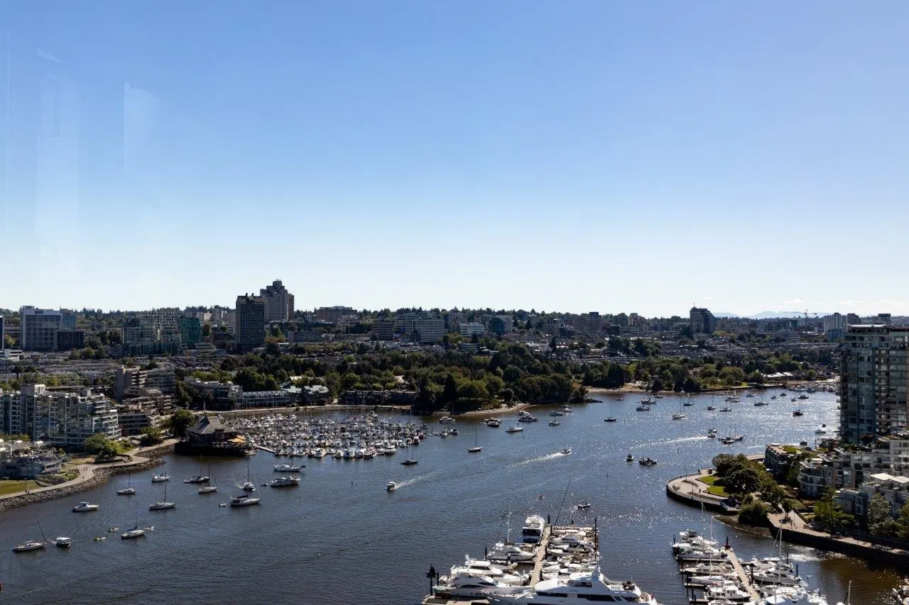 1033 Marinaside Crescent #2905