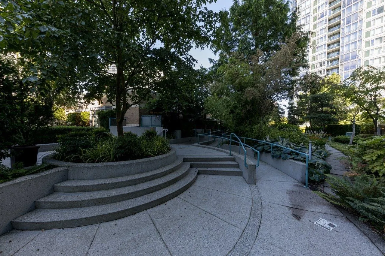 1033 Marinaside Crescent #2905