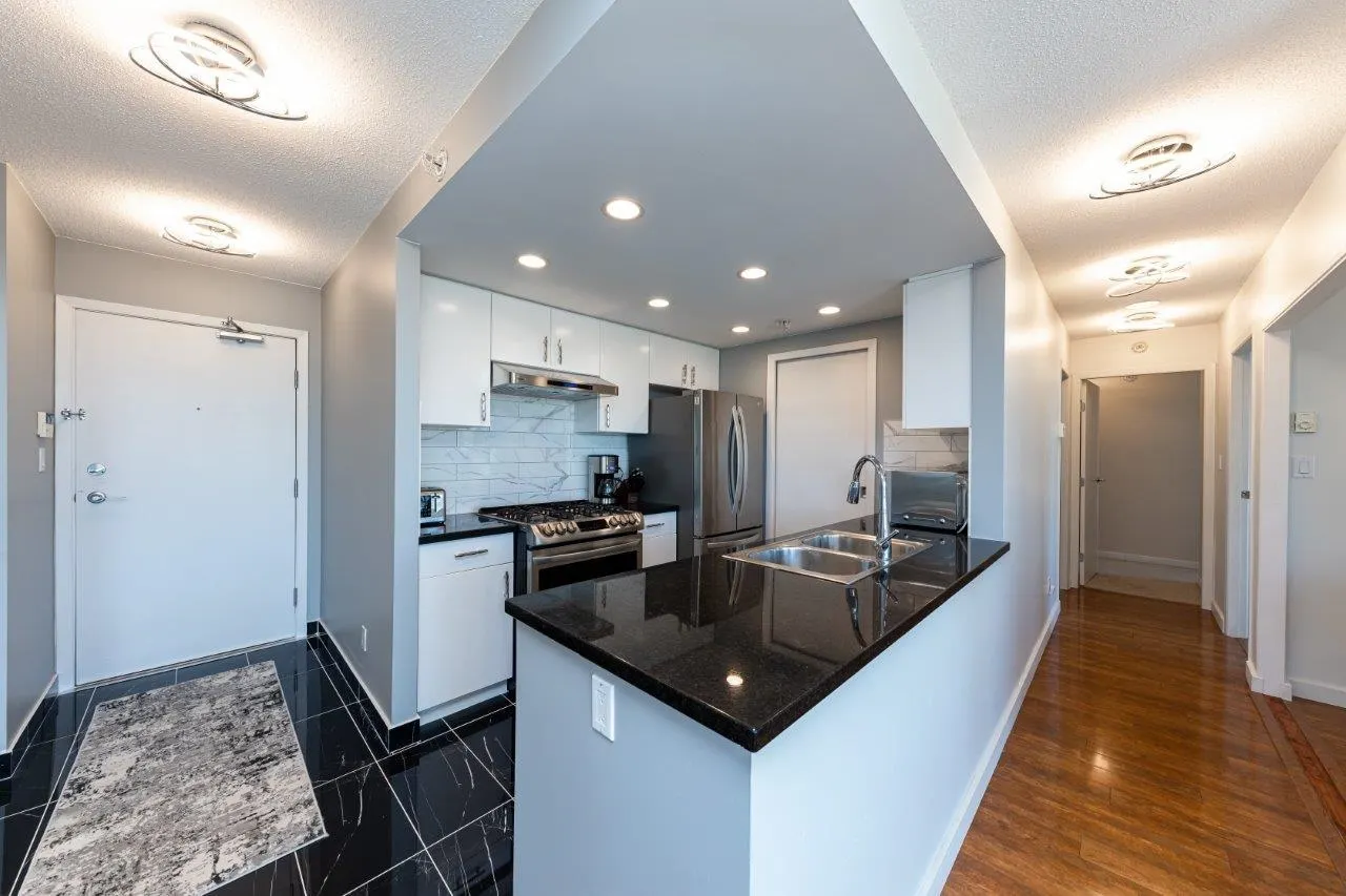 1033 Marinaside Crescent #2905