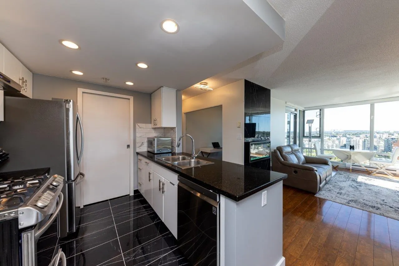 1033 Marinaside Crescent #2905