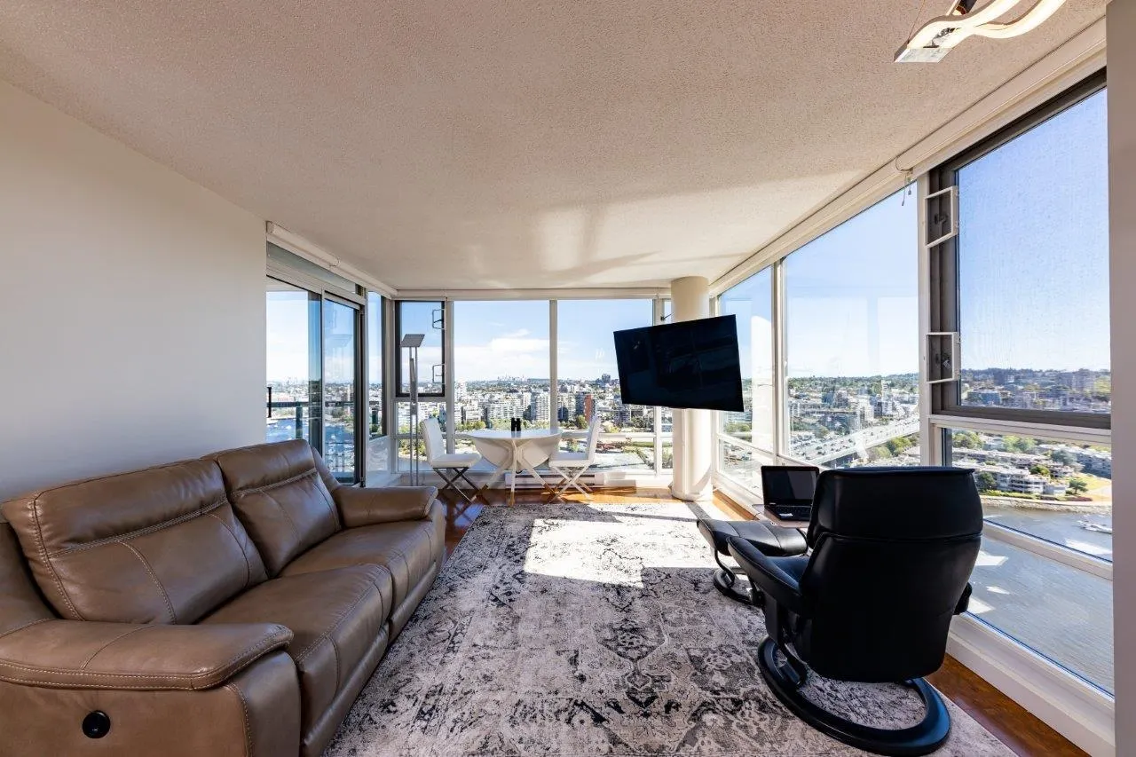 1033 Marinaside Crescent #2905