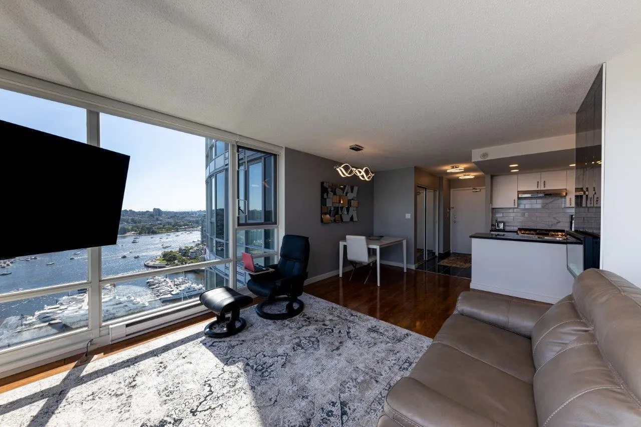 1033 Marinaside Crescent #2905