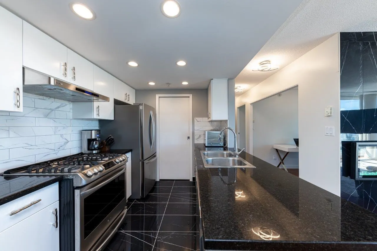 1033 Marinaside Crescent #2905