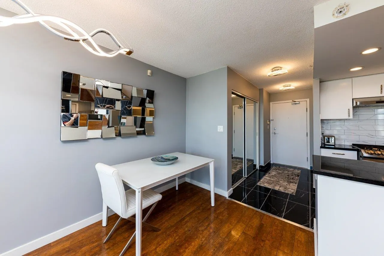 1033 Marinaside Crescent #2905