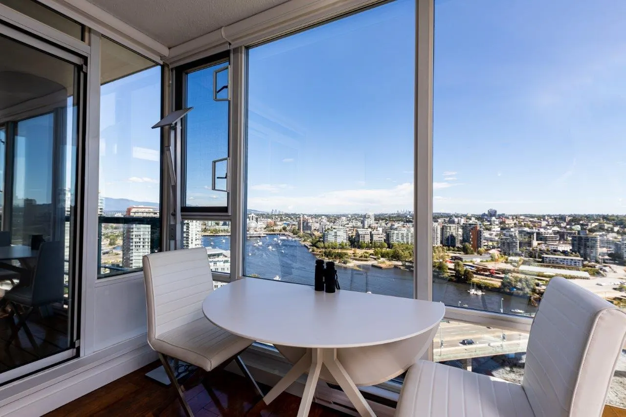 1033 Marinaside Crescent #2905