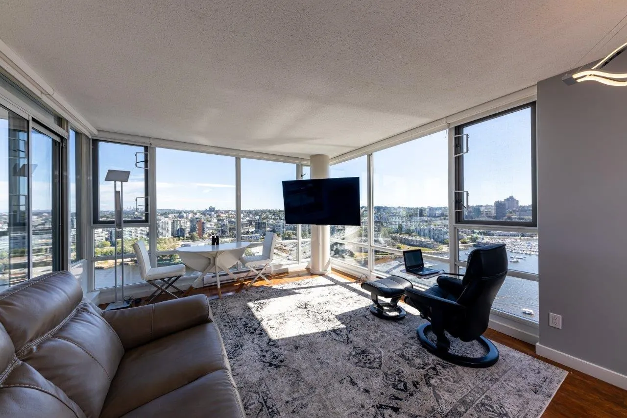 1033 Marinaside Crescent #2905