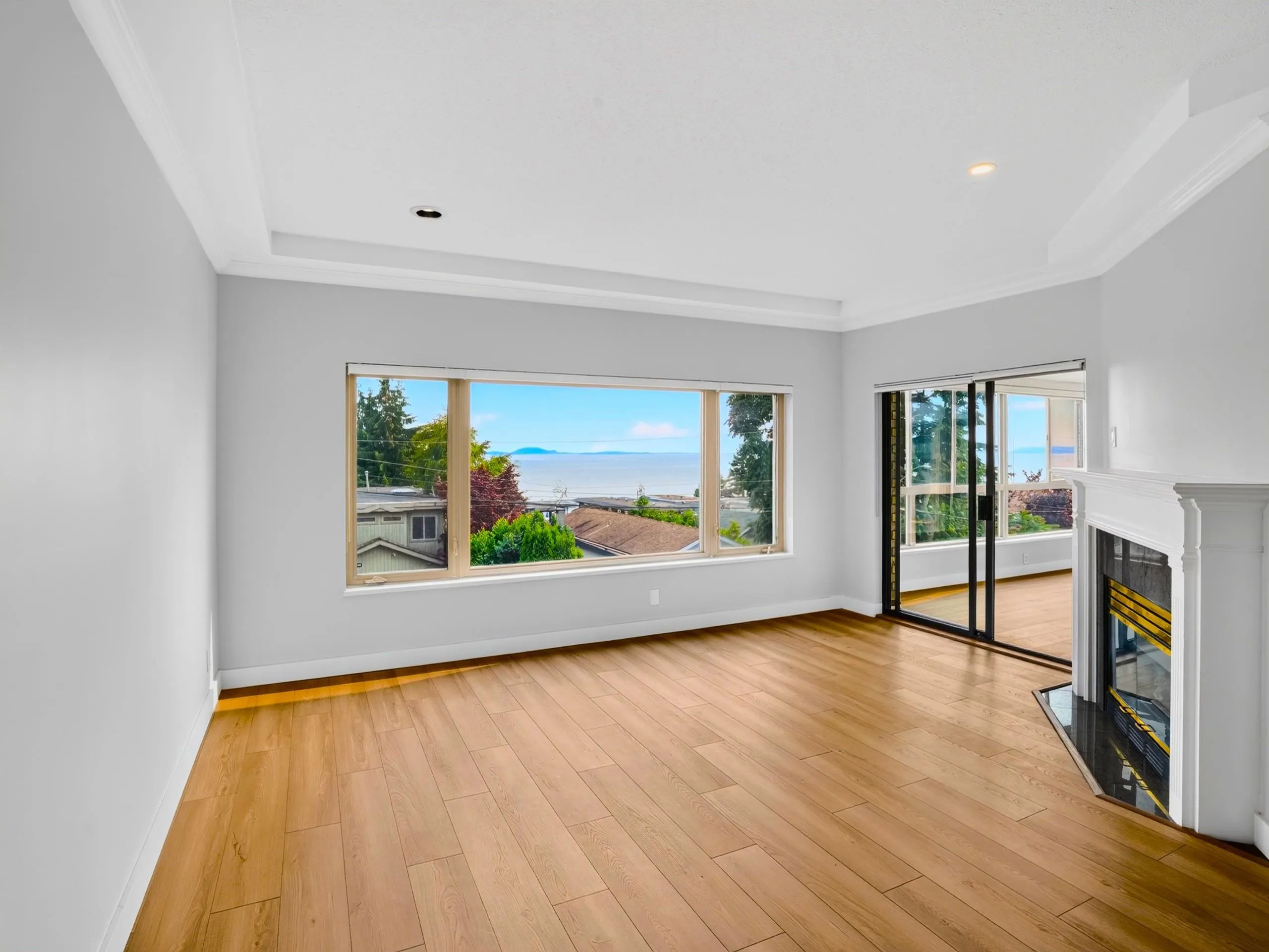 15176 Buena Vista Avenue #204