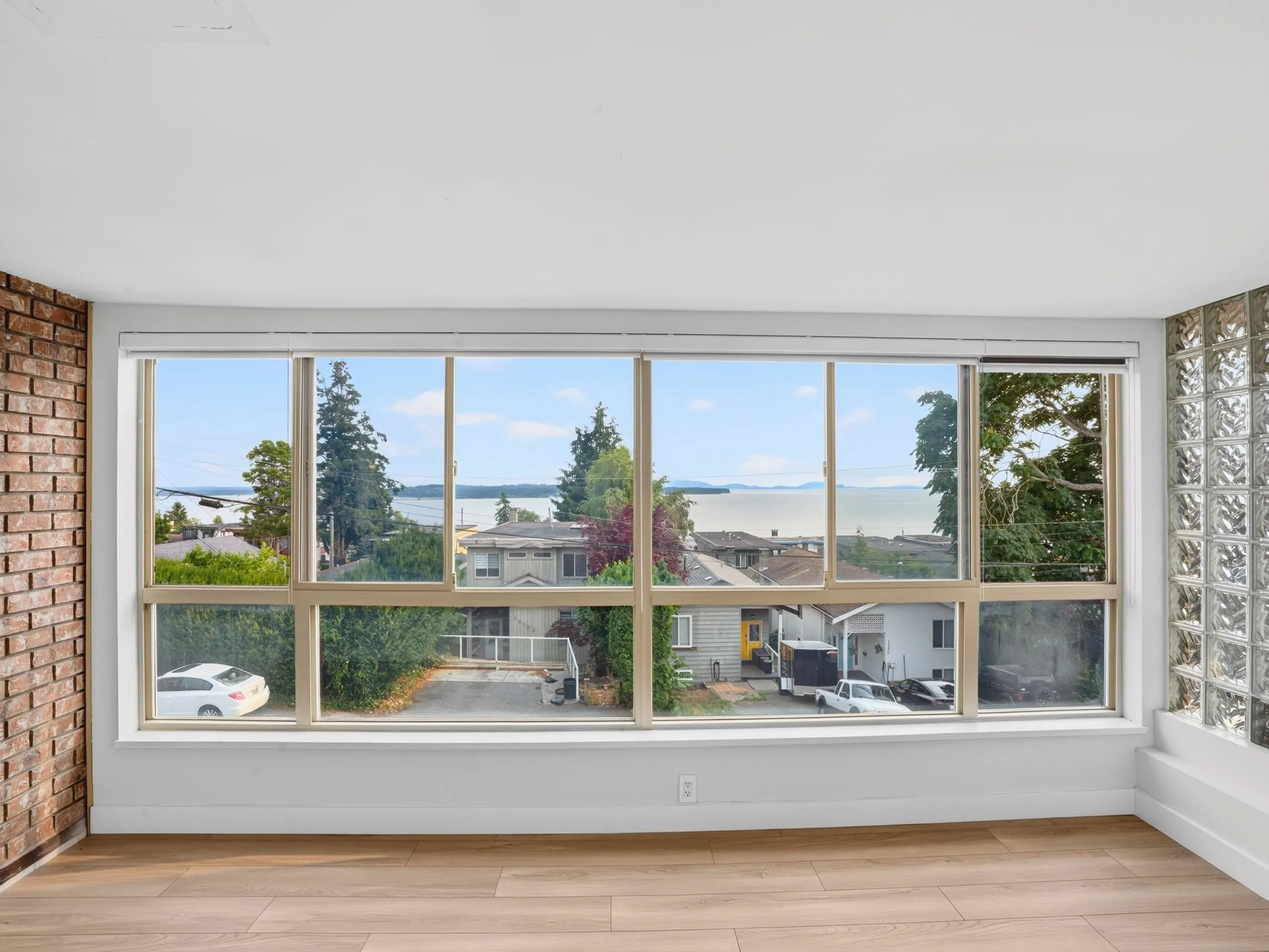 15176 Buena Vista Avenue #204