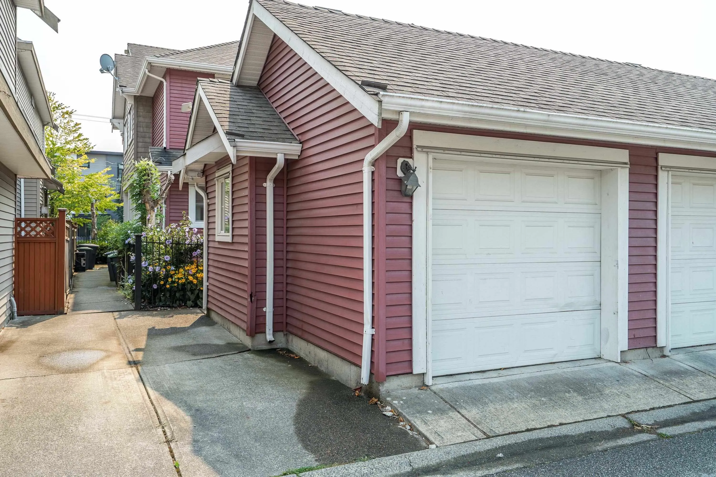 19319 72 Avenue #D2