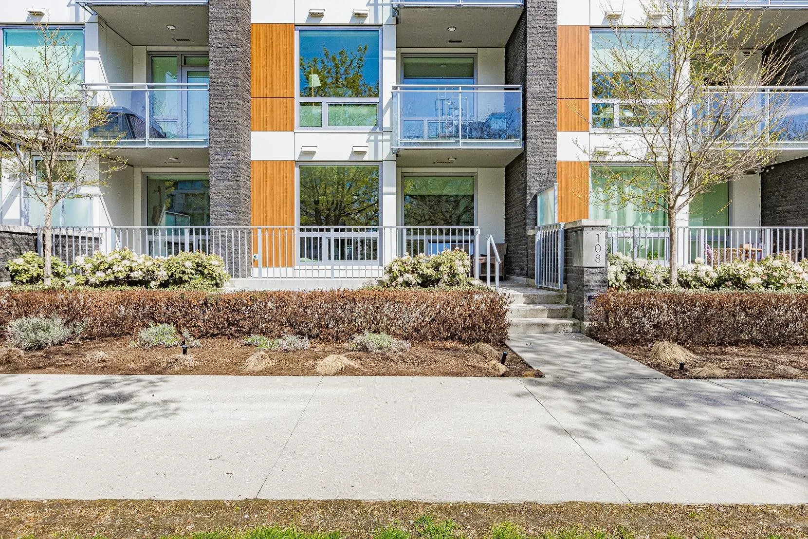 5058 Cambie Street #108