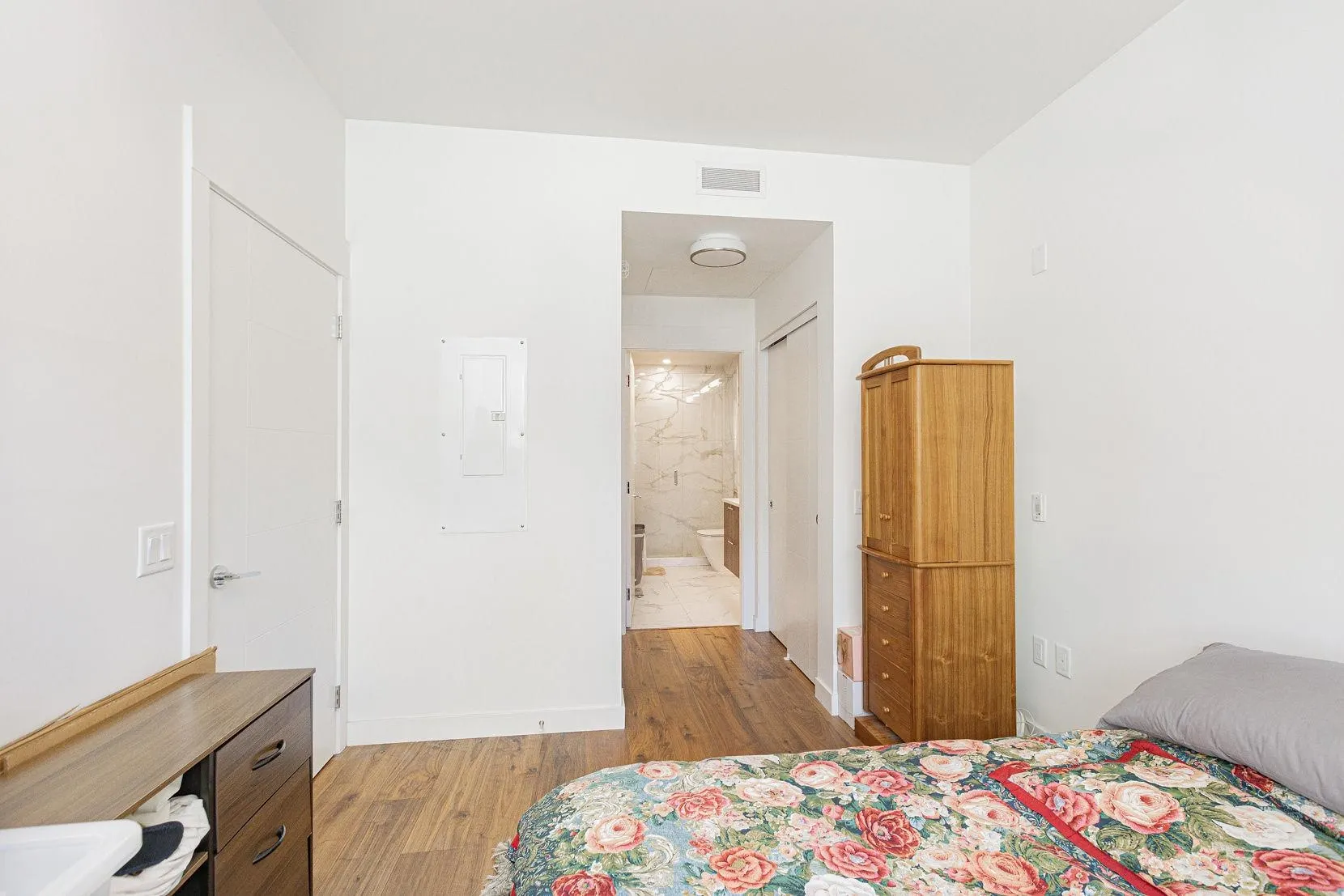 5058 Cambie Street #108