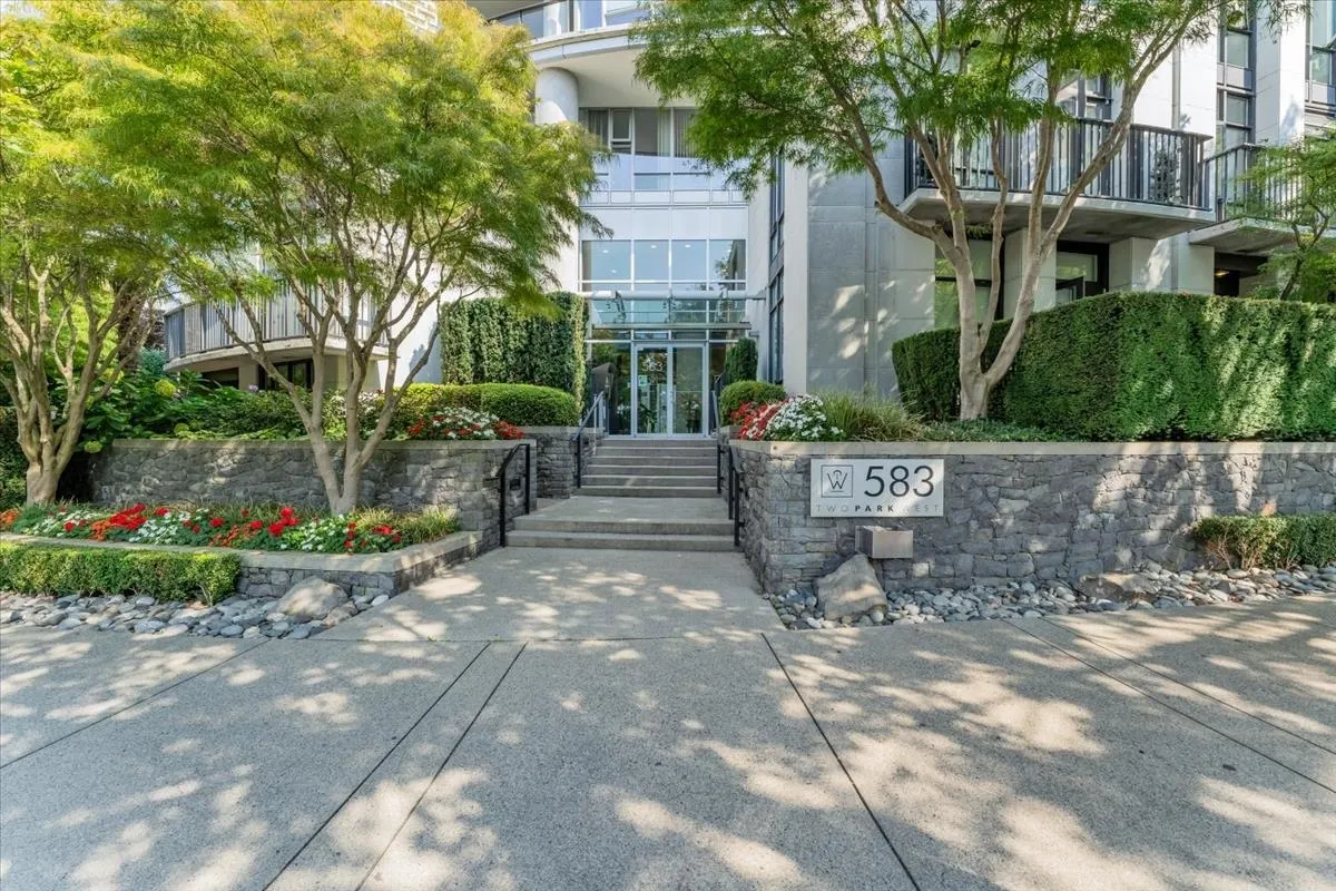 583 Beach Crescent #705