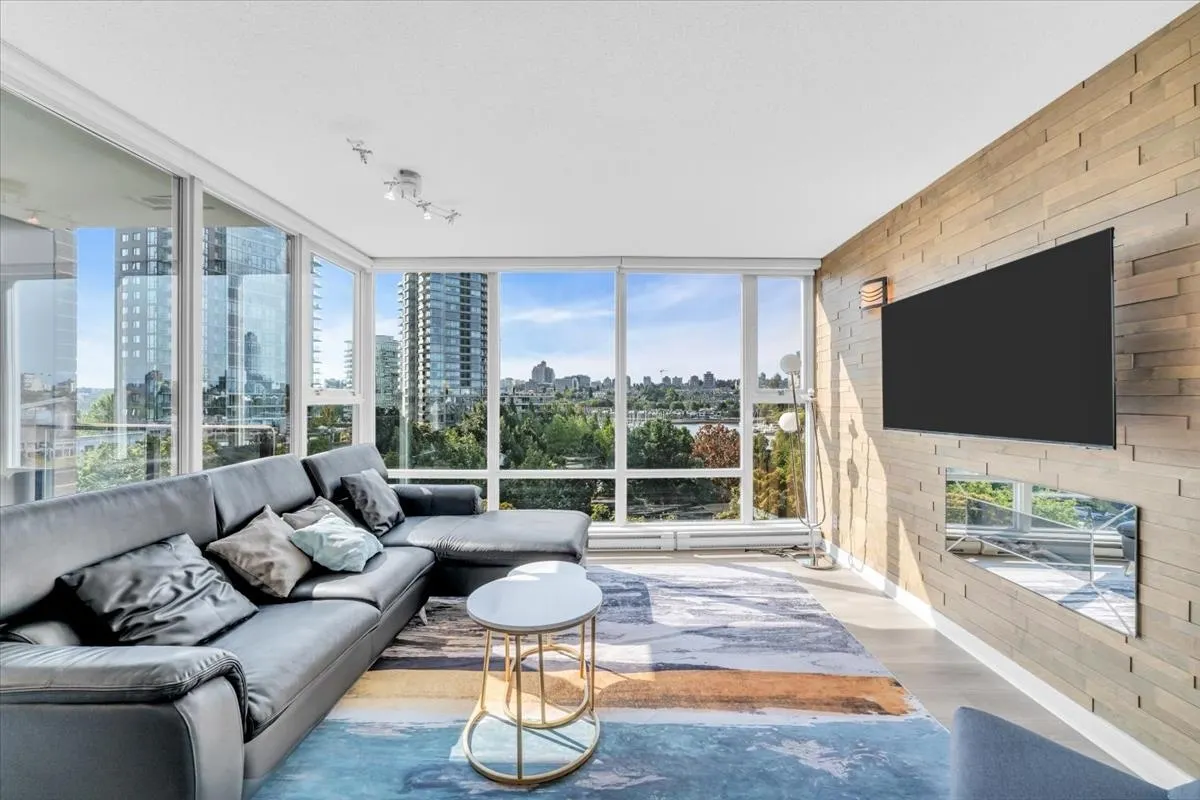 583 Beach Crescent #705