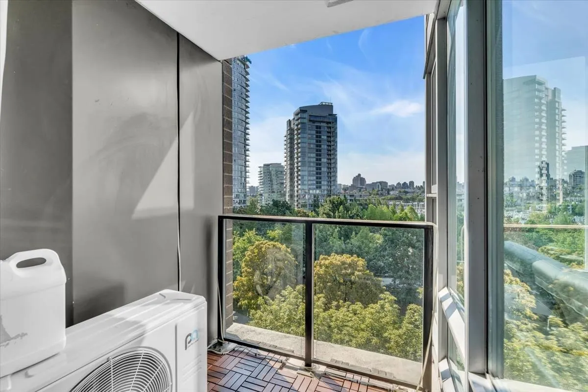 583 Beach Crescent #705