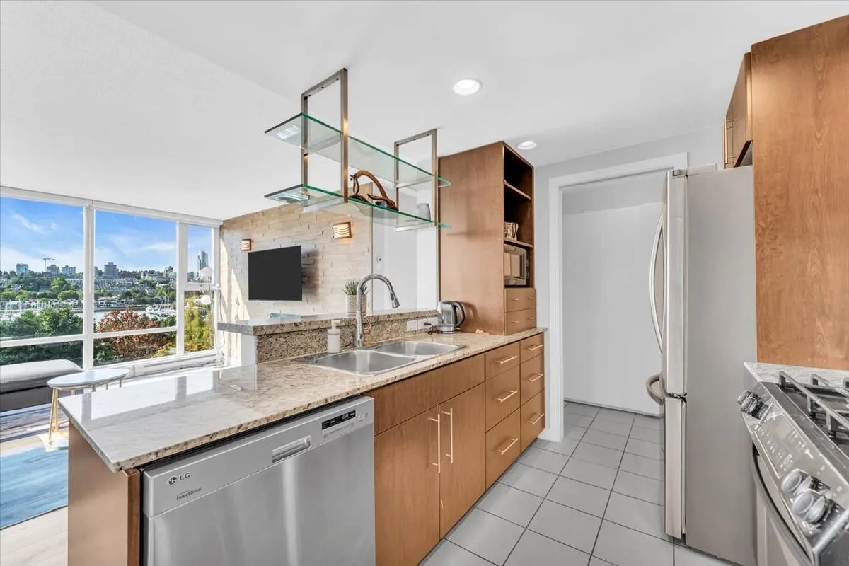 583 Beach Crescent #705