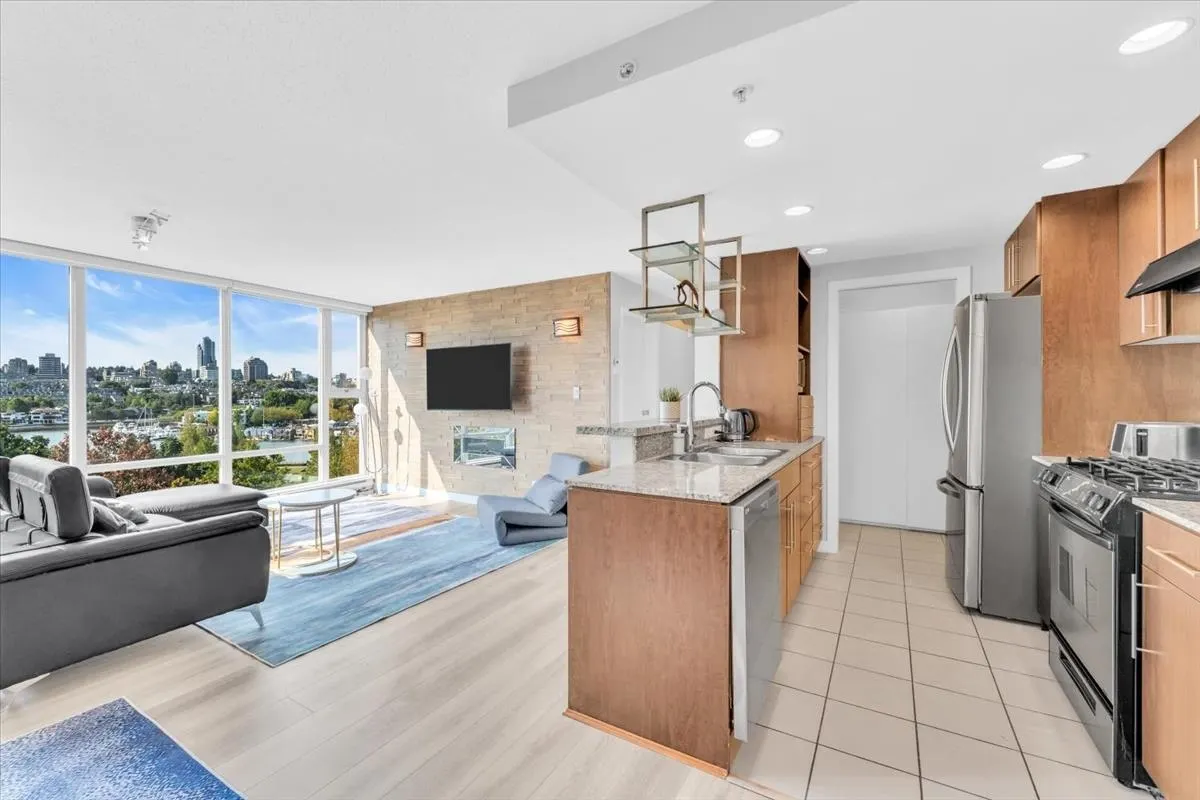 583 Beach Crescent #705