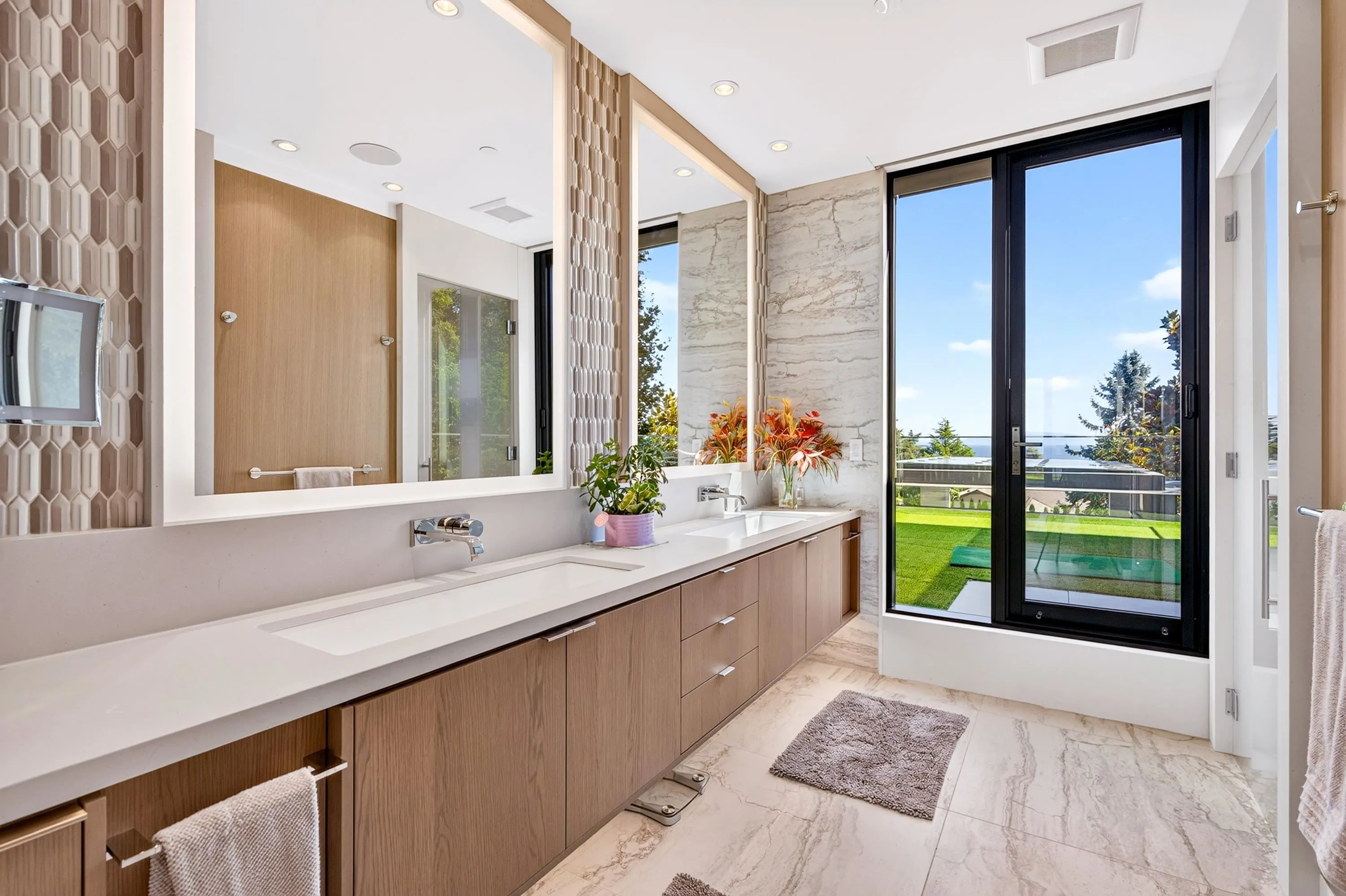 13386 Marine Drive