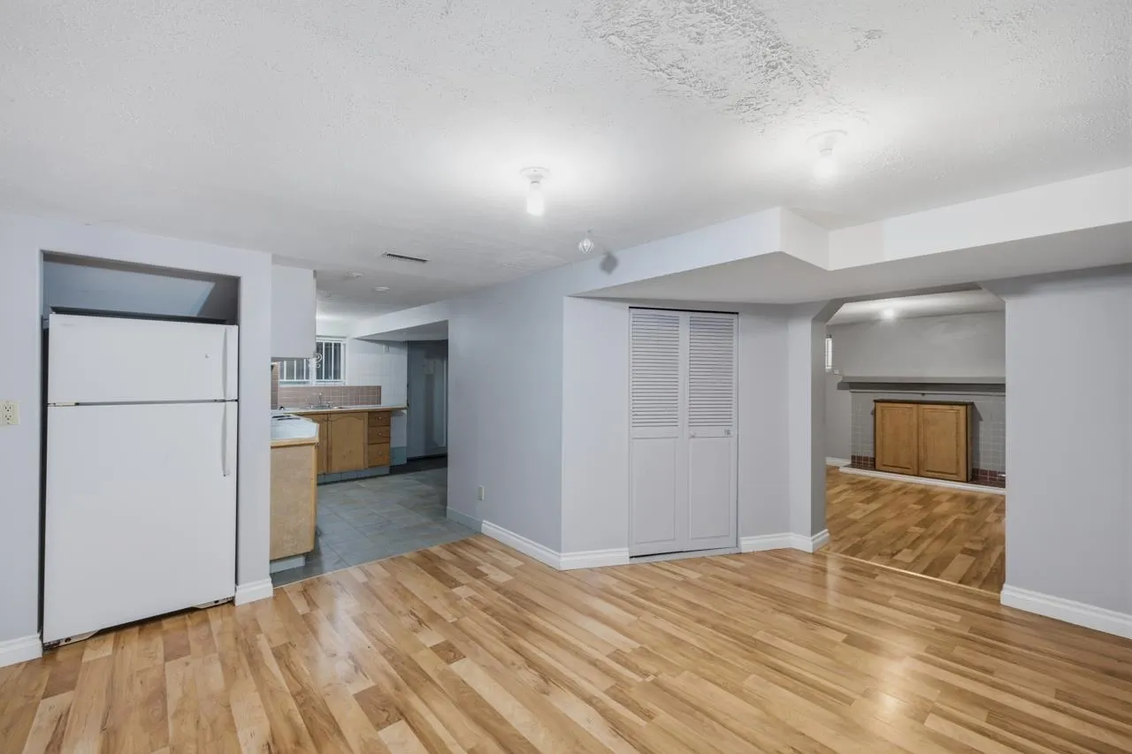 55 W King Edward Avenue