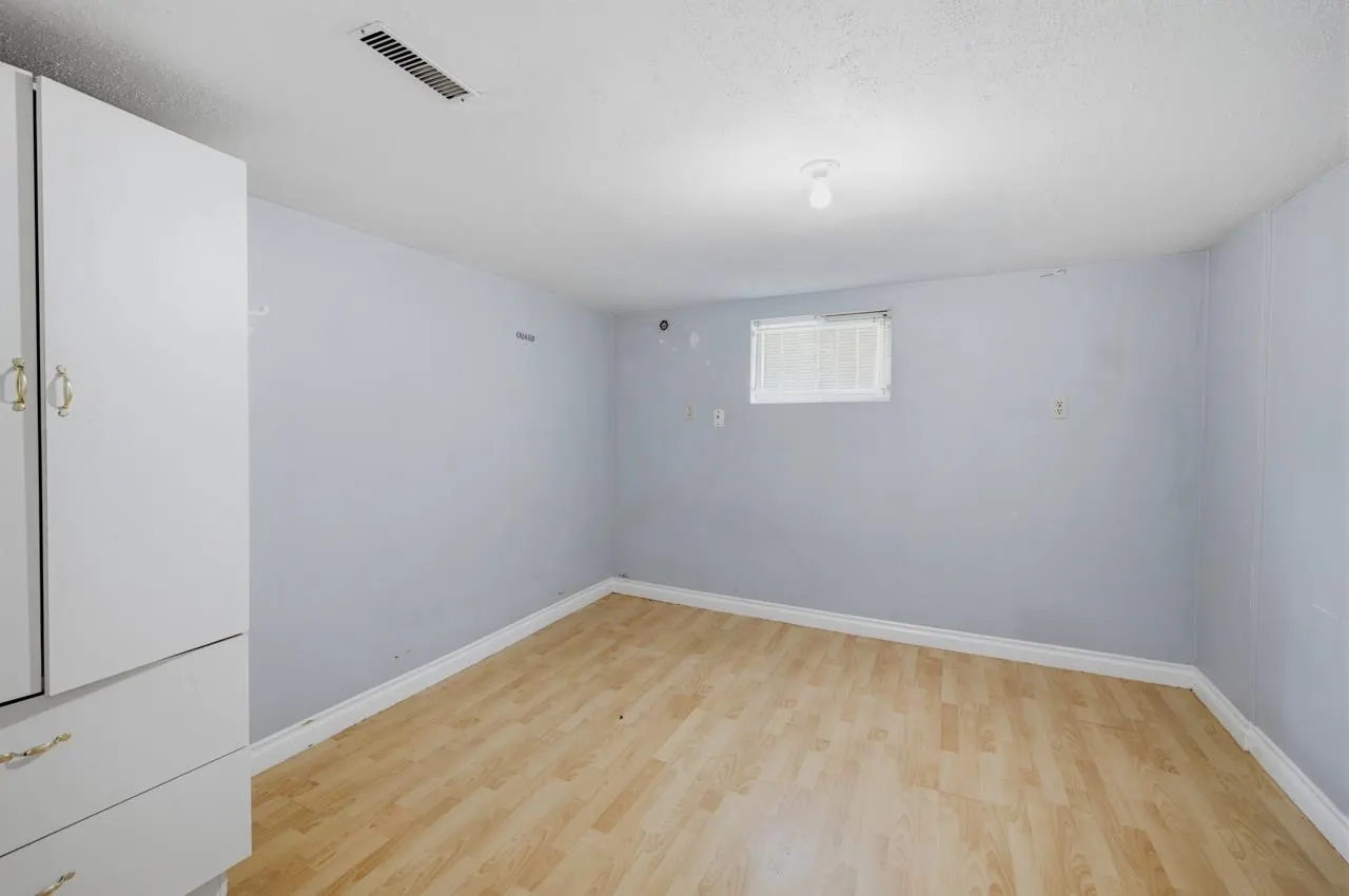 55 W King Edward Avenue