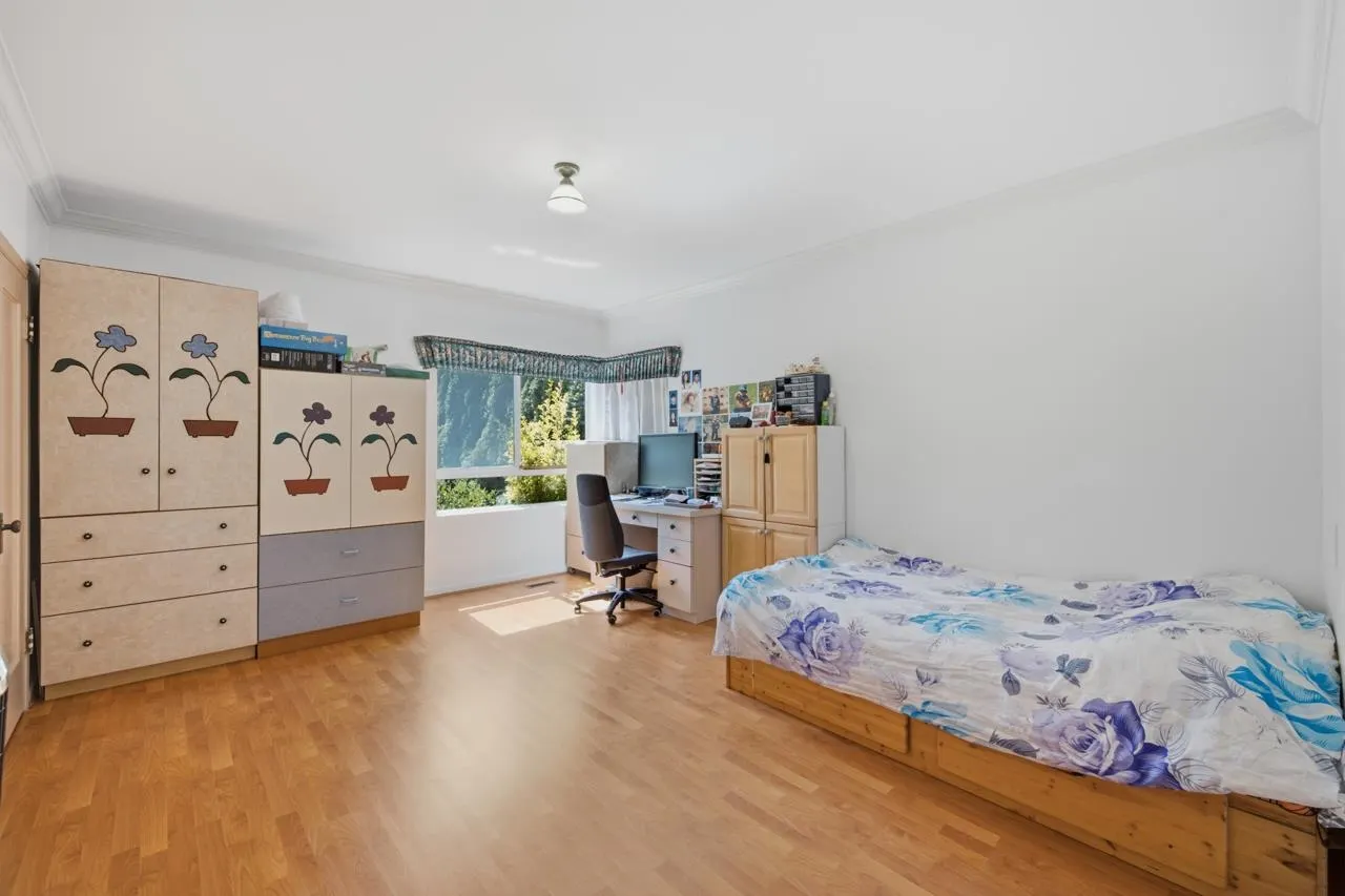 55 W King Edward Avenue