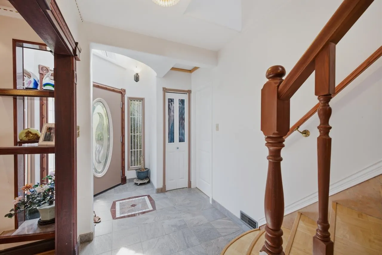 55 W King Edward Avenue