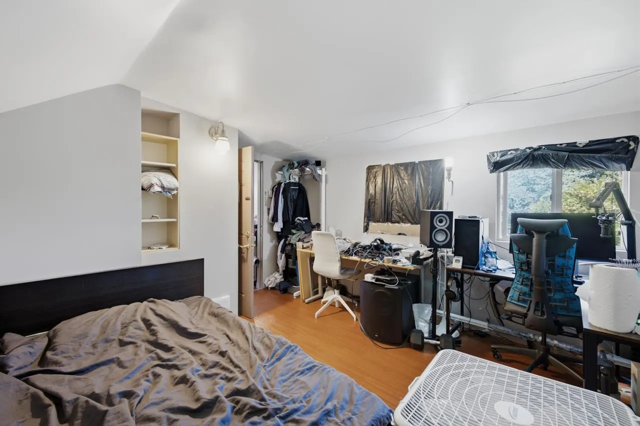 55 W King Edward Avenue