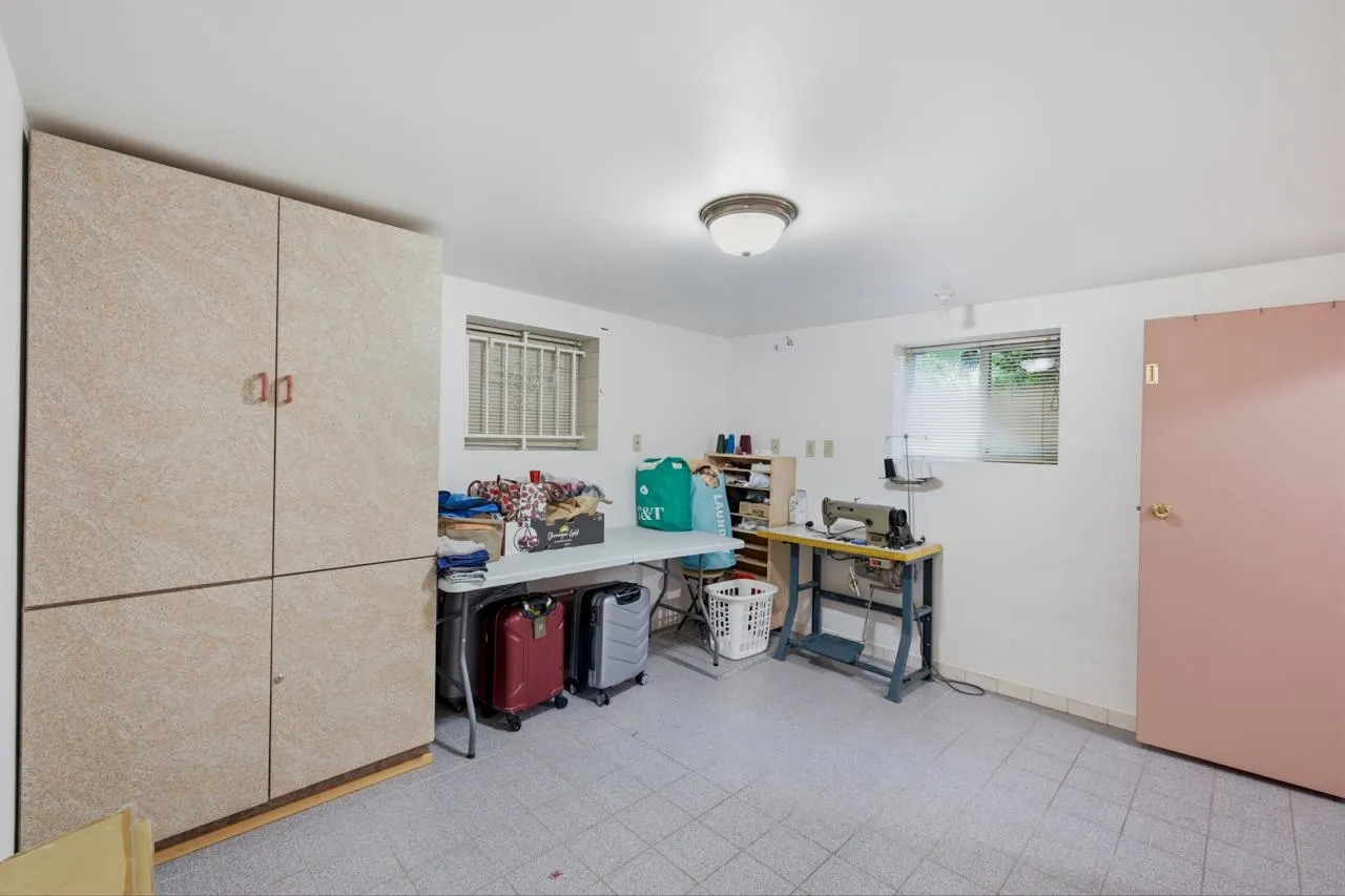 55 W King Edward Avenue