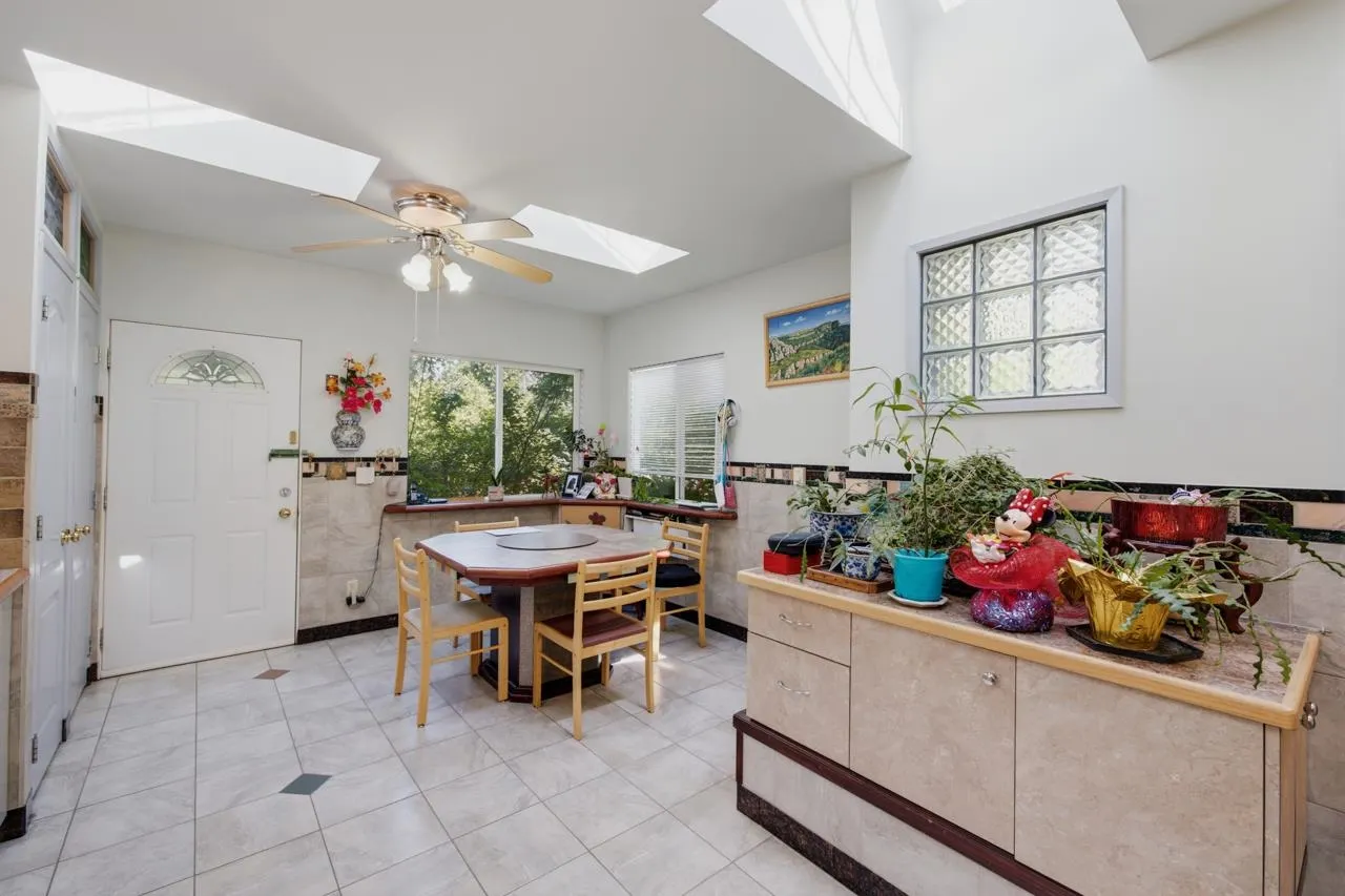 55 W King Edward Avenue