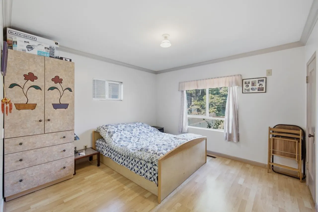 55 W King Edward Avenue