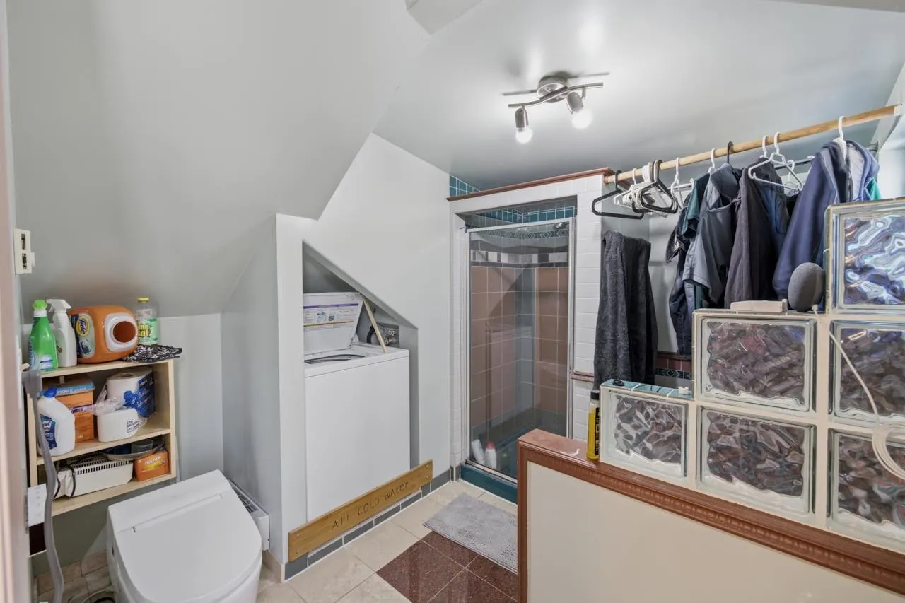 55 W King Edward Avenue