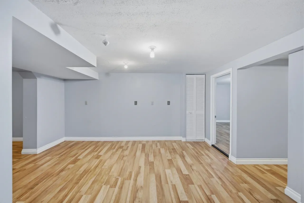 55 W King Edward Avenue