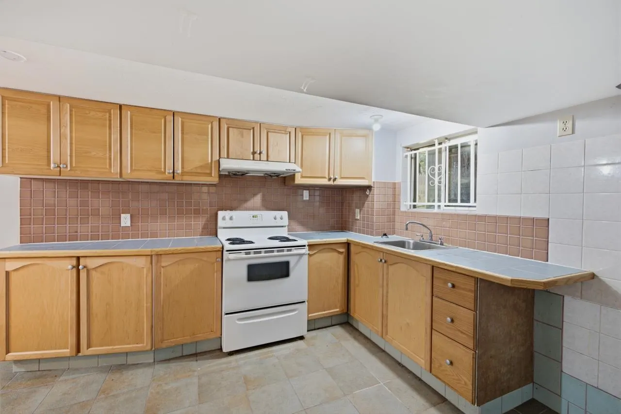 55 W King Edward Avenue