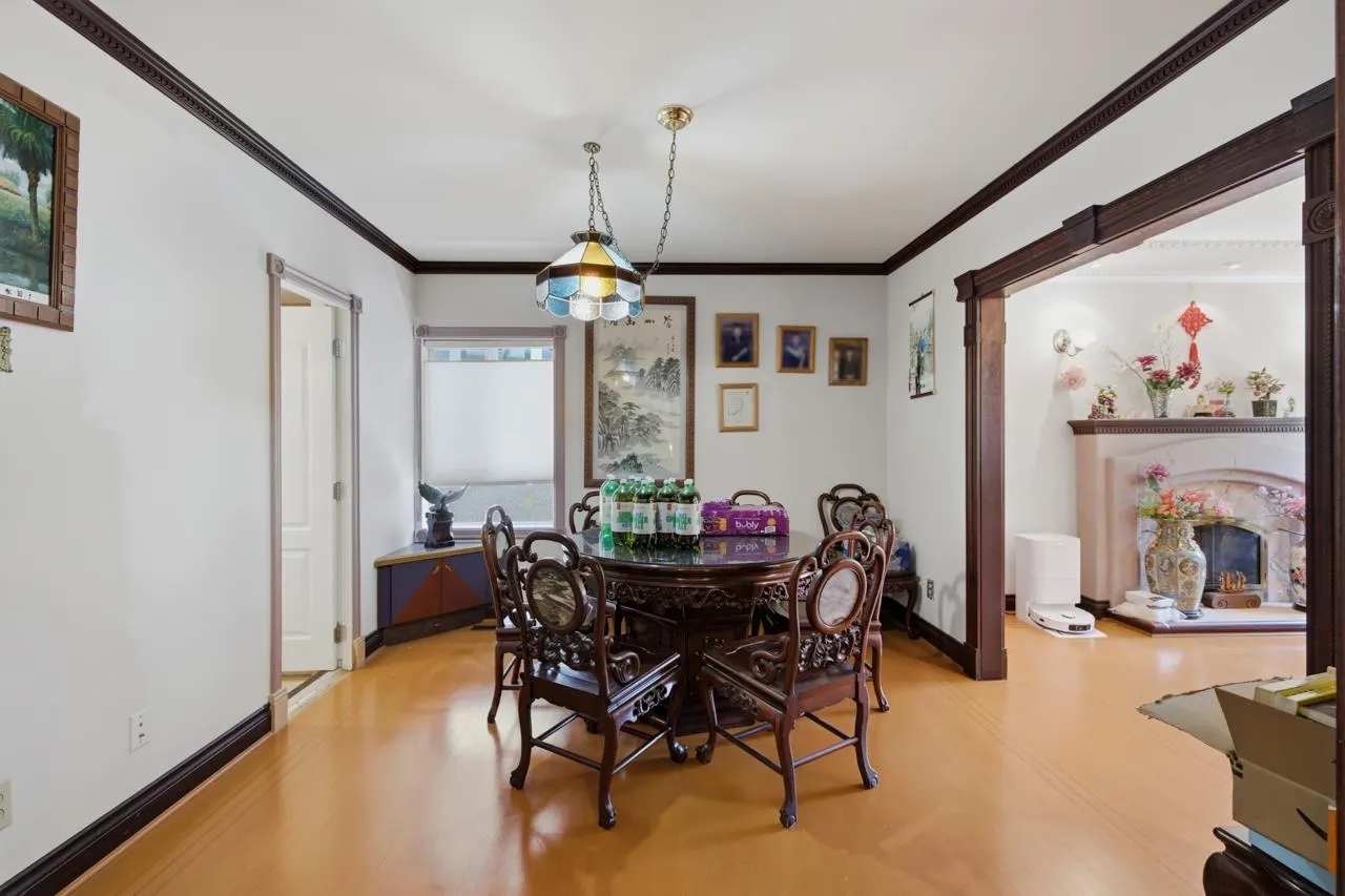 55 W King Edward Avenue