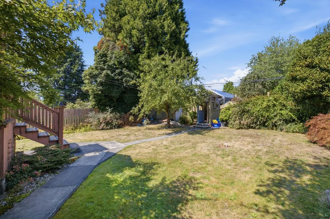 55 W King Edward Avenue