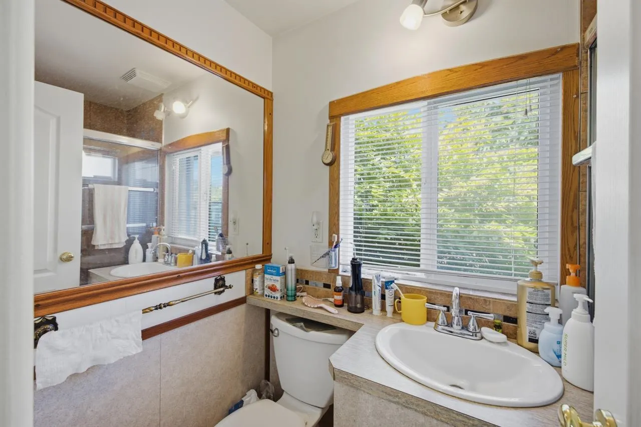 55 W King Edward Avenue