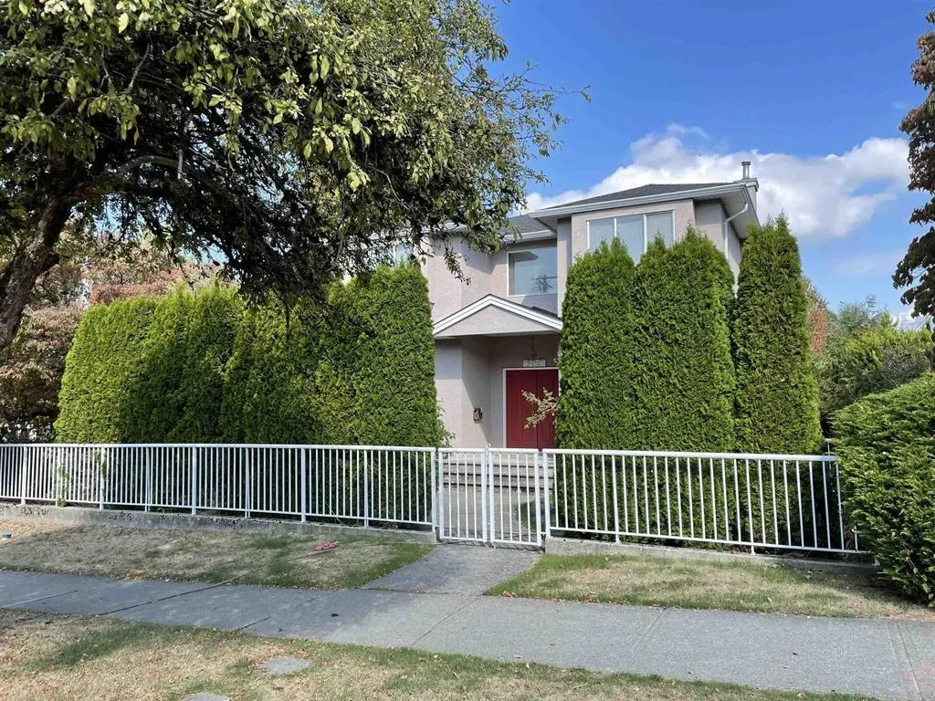699 W 29th Avenue