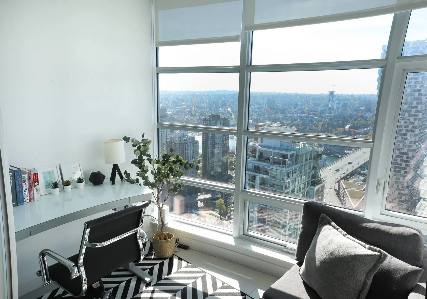 1283 Howe Street #4103