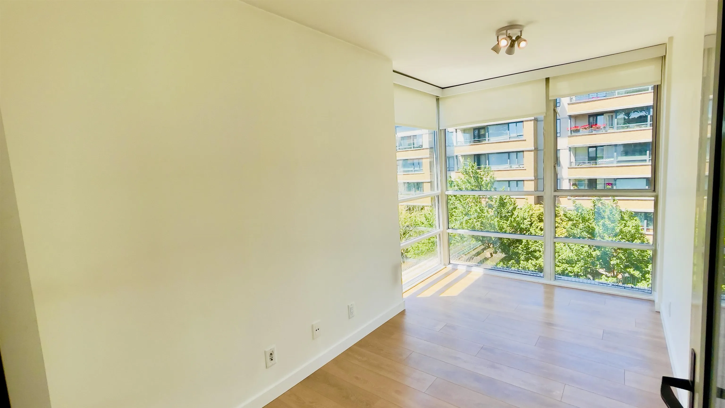 1228 Marinaside Crescent #605