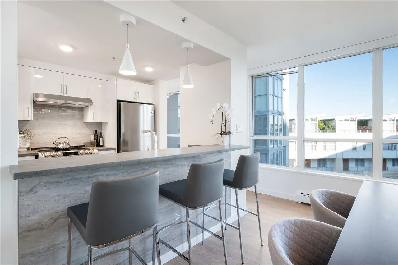 1228 Marinaside Crescent #605